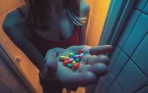 An 18-year-old girl uses fentanyl drugs